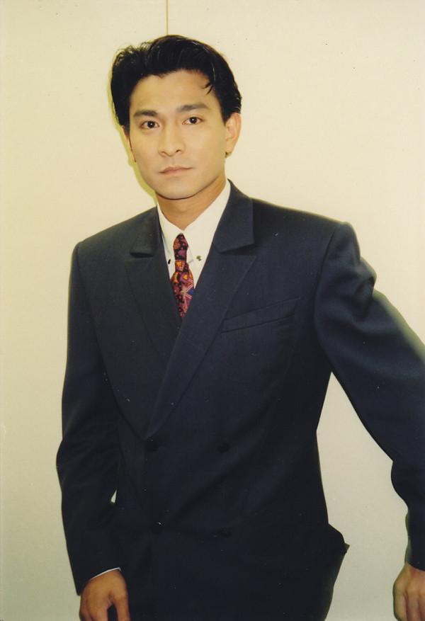 时代之光下的明星婚礼浪漫瞬间，结婚现场照片回顾