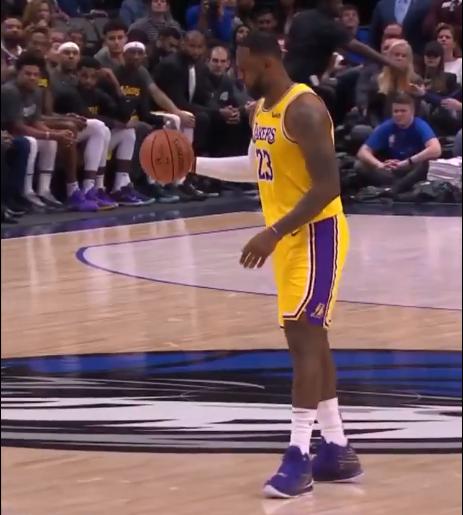 NBA赛场热血瞬间与精彩集锦回顾